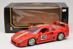 Ferrari F40 #40 Rød med Italiensk Flag Bburago 1:18 3032-P1 Metal — billede 8 af 8