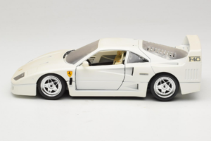 Ferrari F40 Hvid Bburago 1:18 3332-W4 Metal — billede 4 af 8