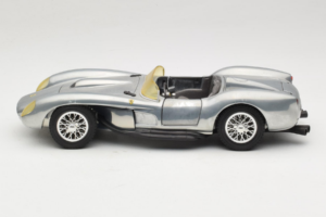 Ferrari Testa Rossa Chrome Silver Hot Wheels 1:18 25737 Metal — billede 4 af 8