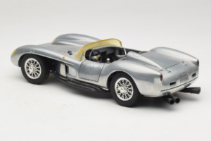 Ferrari Testa Rossa Chrome Silver Hot Wheels 1:18 25737 Metal — billede 7 af 8