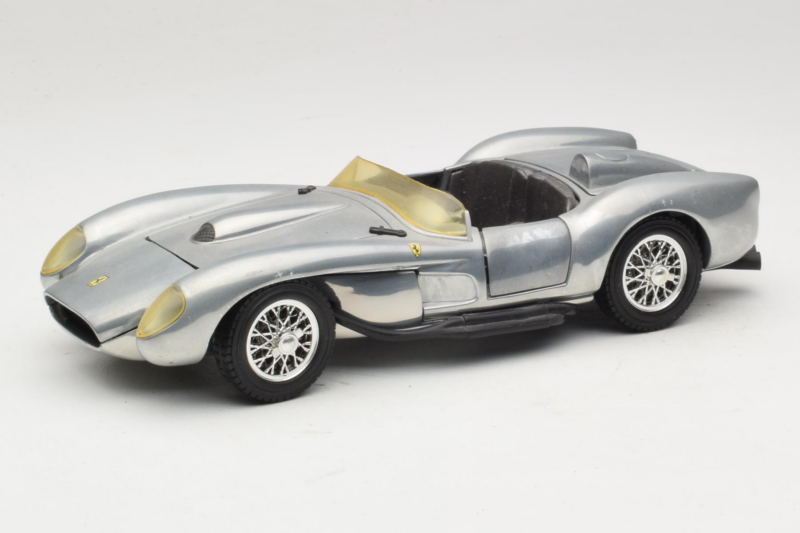 Ferrari Testa Rossa Chrome Silver Hot Wheels 1:18 25737 Metal