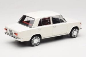 Fiat 124 Hvid IXO 1:18 18CMC205OP Metal — billede 3 af 8