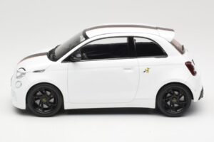 Abarth 500e Hvid IXO 1:18 MCG18497 Metal — billede 3 af 6
