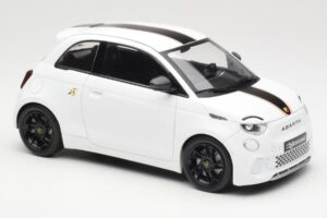 Abarth 500e Hvid IXO 1:18 MCG18497 Metal — billede 4 af 6