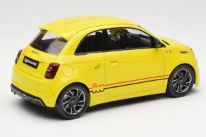Abarth 500e Gul IXO 1:18 MCG18498 Metal — billede 2 af 6