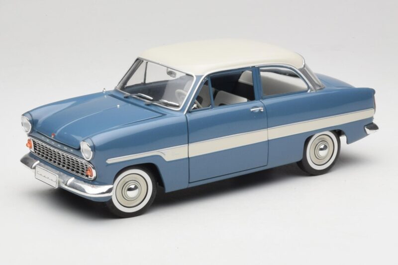 Ford Taunus 12M P2 Blå Striber Revell 1:18 08880-M1 Metal