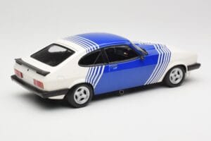 Ford Capri Mk2 3.0 Hvid med Blå Striber Minichamps 1:18 155788600 Metal — billede 2 af 6
