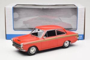 Ford Cortina Lotus Red & Gold Stripe MCG 1:18 MCG18532 Metal — billede 6 af 6
