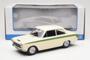 Ford Cortina Lotus White & Green Stripe MCG 1:18 MCG18434 Metal — billede 6 af 6