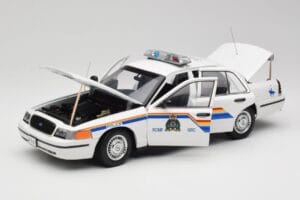 Ford Crown Victoria RCMP Police Car AUTOart 1:18 72706 Metal — billede 2 af 8