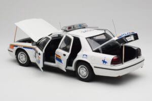Ford Crown Victoria RCMP Police Car AUTOart 1:18 72706 Metal — billede 5 af 8