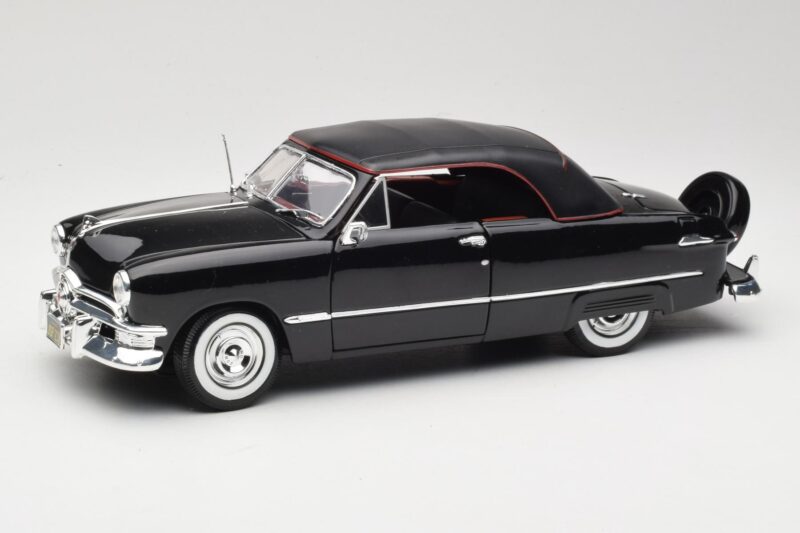 Ford Deluxe Cabriolet Sort Maisto 1:18 31681 Metal