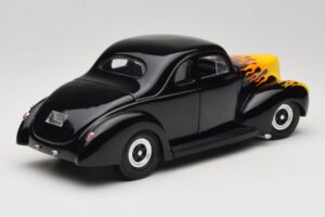 Ford Deluxe Hot Rod Sort Universal Hobbies 1:18 6002 Metal — billede 3 af 8