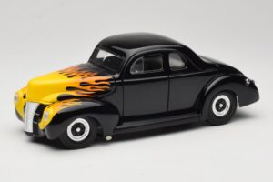 Ford Deluxe Hot Rod Sort Universal Hobbies 1:18 6002 Metal