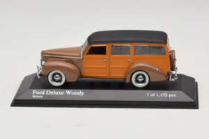 Ford DeLuxe Woody Station Wagon Brun Minichamps 1:43 400082111 Metal