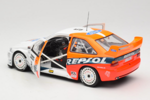 Ford Escort RS Cosworth Repsol #5 C. Sainz / L. Moya RAC Rally 1997 UT Models 1:18 39750 Metal — billede 5 af 8
