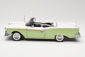 Ford Fairlane Skyliner Grøn & Hvid Sun Star 1:18 FORD003 Metal — billede 5 af 9
