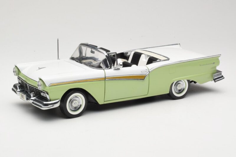 Ford Fairlane Skyliner Grøn & Hvid Sun Star 1:18 FORD003 Metal