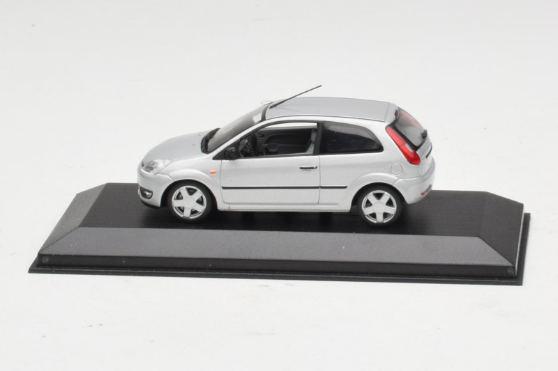 Ford Fiesta Mk5 2-Door Sølv Minichamps 1:43 FIESTA003 Metal