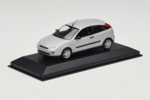 Ford Focus Mk1 3-Door Sølv Minichamps 1:43 FOCUS005 Metal — billede 2 af 5