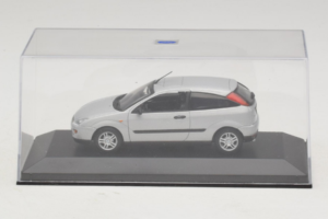 Ford Focus Mk1 3-Door Sølv Minichamps 1:43 FOCUS005 Metal — billede 4 af 5
