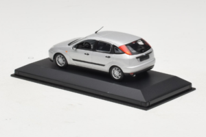 Ford Focus Mk1 Sølv Minichamps 1:43 FOCUS006 Metal — billede 3 af 4
