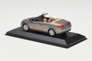 Ford Focus Mk2 CC Grå Minichamps 1:43 FORD005 Metal — billede 3 af 4