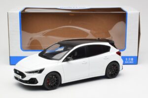 Ford Focus ST Mk4 Frozen Hvid MCG 1:18 MCG18453 Metal — billede 6 af 6