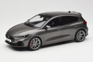 Ford Focus ST Mk4 Grå MCG 1:18 MCG18454 Metal