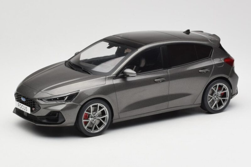 Ford Focus ST Mk4 Grå MCG 1:18 MCG18454 Metal