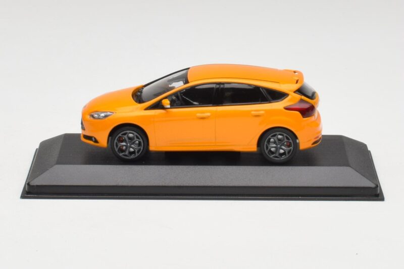 Ford Focus ST Mk3 Tangerine Scream Minichamps 1:43 FOCUS001 Metal