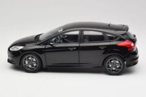 Ford Focus ST Mk2 Panther Black Metallic Minichamps 1:18 110082000 Metal — billede 4 af 8