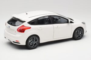 Ford Focus ST Mk2 Hvid Minichamps 1:18 110082004 Metal — billede 3 af 8
