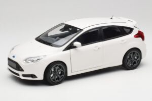 Ford Focus ST Mk2 Hvid Minichamps 1:18 110082004 Metal