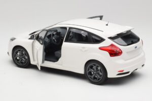 Ford Focus ST Mk2 Hvid Minichamps 1:18 110082004 Metal — billede 5 af 8