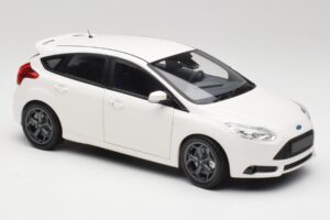 Ford Focus ST Mk2 Hvid Minichamps 1:18 110082004 Metal — billede 6 af 8