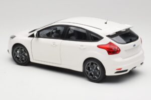 Ford Focus ST Mk2 Hvid Minichamps 1:18 110082004 Metal — billede 7 af 8