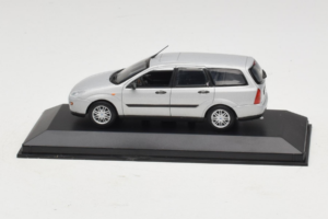 Ford Focus Mk1 Turnier Sølv Minichamps 1:43 FOCUS004 Metal