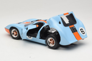 Ford GT40 Gulf #6 J. Ickx / J. Oliver 24 Hours of Le Mans 1969 Eagles Race 1:18 300600 Metal — billede 5 af 8