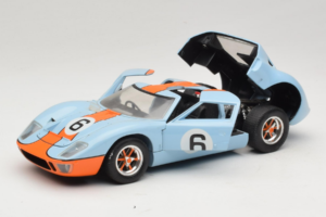 Ford GT40 Gulf #6 J. Ickx / J. Oliver 24 Hours of Le Mans 1969 Revell 1:18 48824 Metal — billede 2 af 8