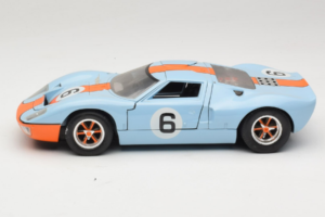 Ford GT40 Gulf #6 J. Ickx / J. Oliver 24 Hours of Le Mans 1969 Revell 1:18 48824 Metal — billede 4 af 8