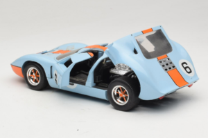 Ford GT40 Gulf #6 J. Ickx / J. Oliver 24 Hours of Le Mans 1969 Revell 1:18 48824 Metal — billede 5 af 8