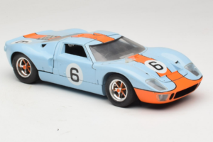 Ford GT40 Gulf #6 J. Ickx / J. Oliver 24 Hours of Le Mans 1969 Revell 1:18 48824 Metal — billede 6 af 8