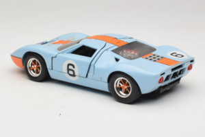 Ford GT40 Gulf #6 J. Ickx / J. Oliver 24 Hours of Le Mans 1969 Revell 1:18 48824 Metal — billede 7 af 8