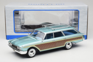 Ford Country Squire Blå MCG 1:18 MCG18049 Metal — billede 6 af 6