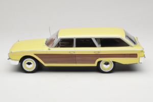 Ford Country Squire Gul MCG 1:18 MCG18048 Metal — billede 3 af 6