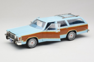 Ford LTD Country Squire Charlie's Angels Movie GreenLight 1:18 19066 Metal — billede 2 af 8