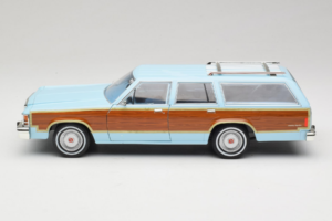Ford LTD Country Squire Charlie's Angels Movie GreenLight 1:18 19066 Metal — billede 4 af 8