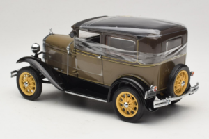 Ford Model A Tudor Chicle Drab Motor City 1:18 41003 Metal — billede 5 af 6