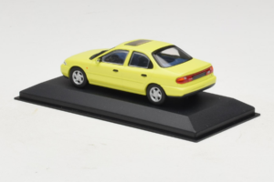 Ford Mondeo Mk1 Citrus Yellow Minichamps 1:43 MIN0821001 Metal — billede 3 af 4